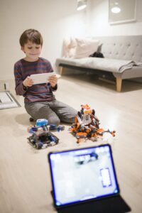 Read more about the article Technology and Kids: Balancing Screen Time and Real-Life Adventures